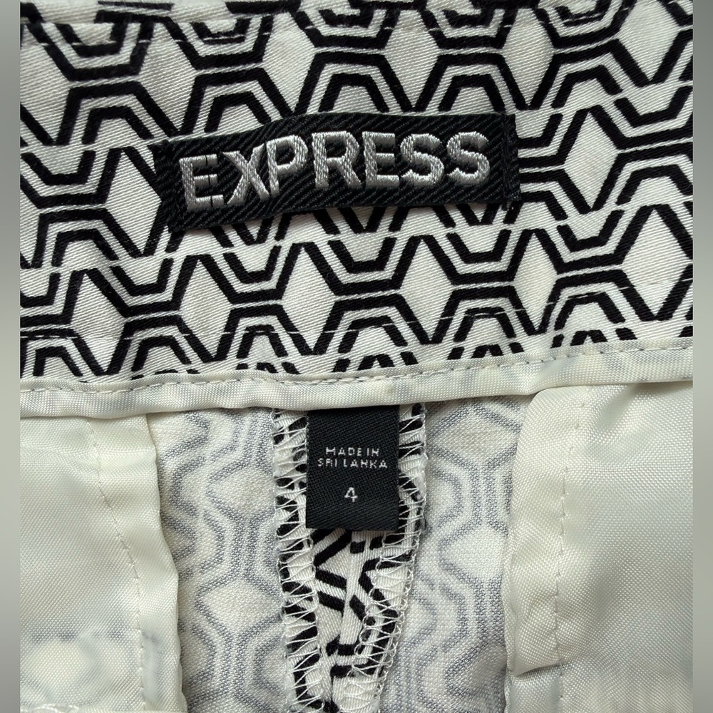 Bold & Fun Express Geometric Black and White Shorts size 4 EUC - Picture 2 of 6